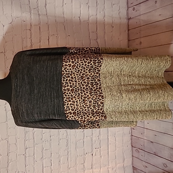 UMGEE V Neck Long Sleeve Color Block Heathered Black Tan Leopard Size XL Tunic - Picture 5 of 7